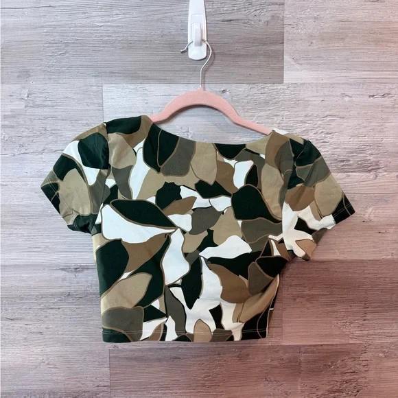 OFFLINE by Aerie Real Me V-Neck Ruched Crop Top - Camo Leaf - M - Picture 7 of 8